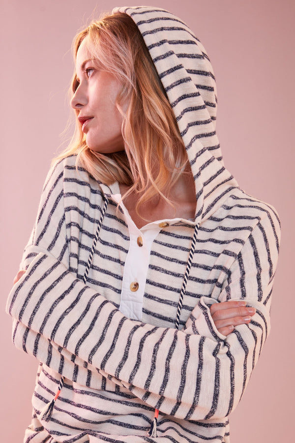 Sundry Henley Hoodie in Deep Navy
-model is looking off to the side and has her hoodie on and her hands crossed over