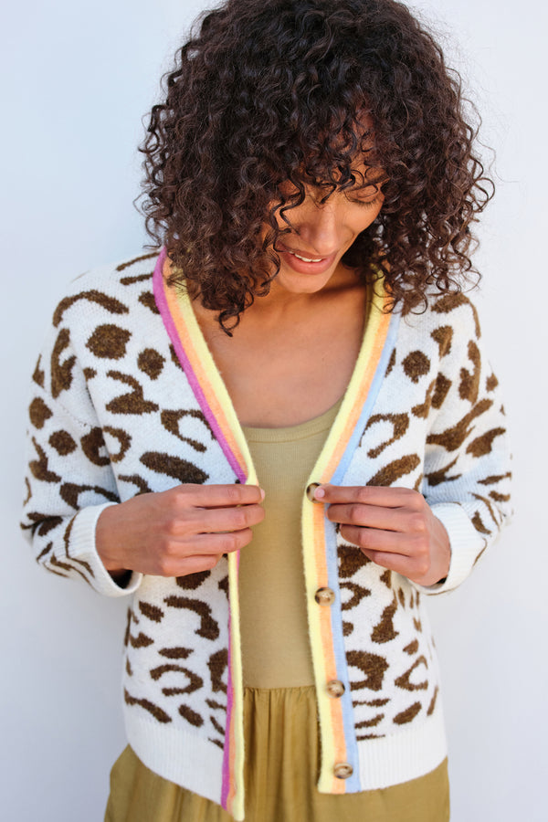 Sundry Leopard Boxy Cardigan in Cream/Sorbet Leopard-model looking down